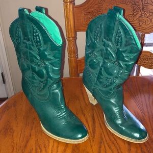 Cowgirl boots, size 10.